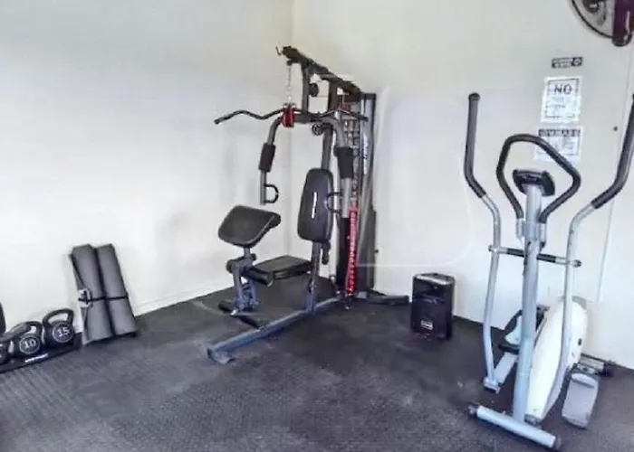 Apartment Mirando Place #8 ---beach Club Access, ,pool, Hottub, Gym,3 Lounges, #8 -airport 10 Mins *