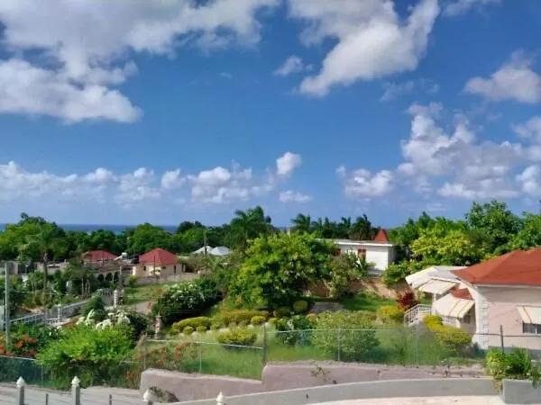 Apartment Mirando Place #8 ---beach Club Access, ,pool, Hottub, Gym,3 Lounges, #8 -airport 10 Mins