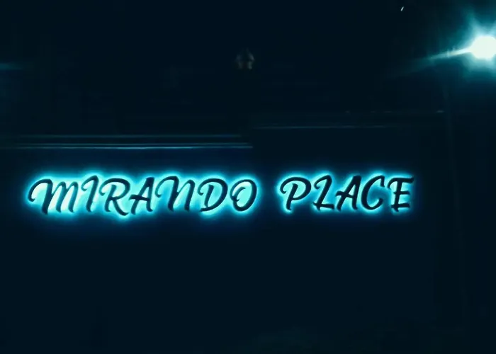 Mirando Place #8 ---beach Club Access, ,pool, Hottub, Gym,3 Lounges, #8 -airport 10 Mins Apartment *