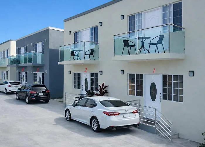 Apartment Mirando Place #8 ---beach Club Access, ,pool, Hottub, Gym,3 Lounges, #8 -airport 10 Mins *