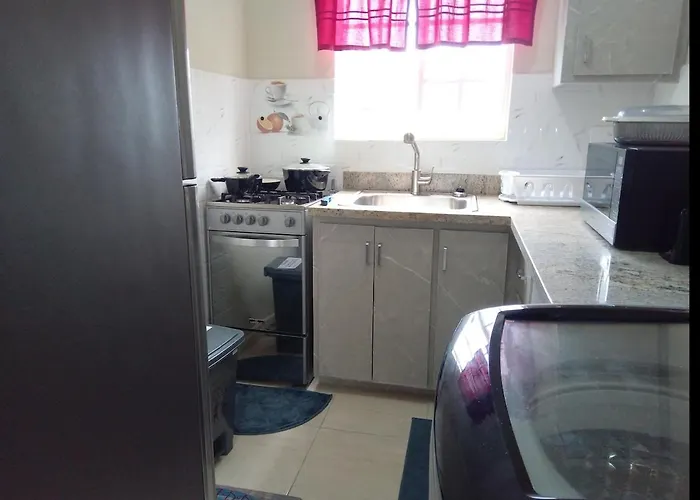 Apartment Mirando Place #8 ---beach Club Access, ,pool, Hottub, Gym,3 Lounges, #8 -airport 10 Mins