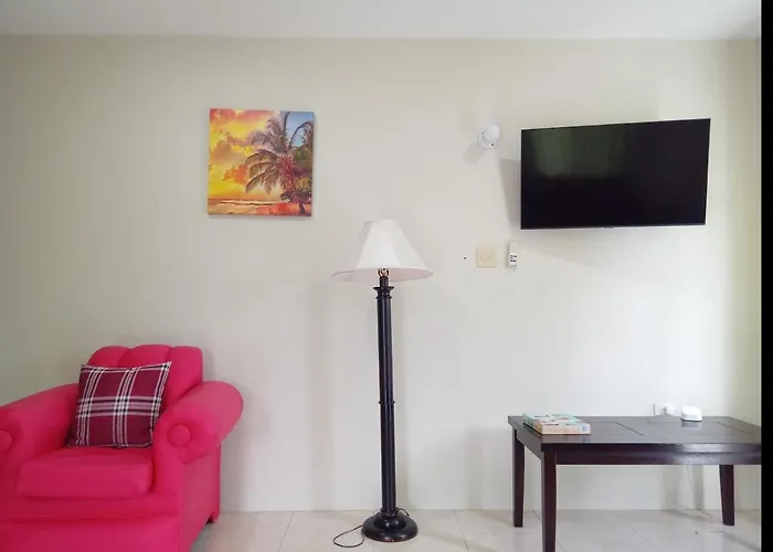 Apartment Mirando Place #8 ---beach Club Access, ,pool, Hottub, Gym,3 Lounges, #8 -airport 10 Mins Montego Bay