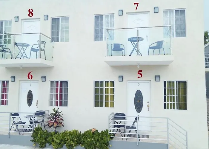 Apartment Mirando Place #8 ---beach Club Access, ,pool, Hottub, Gym,3 Lounges, #8 -airport 10 Mins Montego Bay