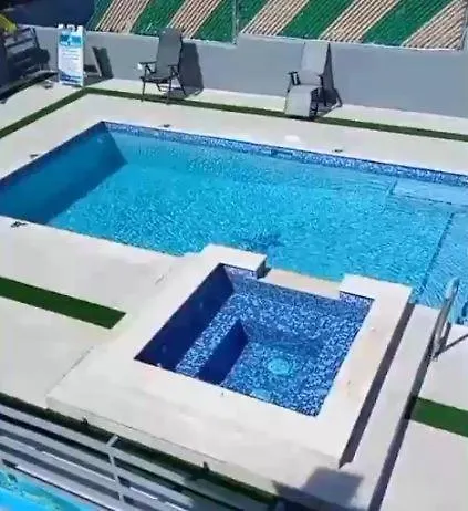 Apartment Mirando Place #8 ---beach Club Access, ,pool, Hottub, Gym,3 Lounges, #8 -airport 10 Mins *