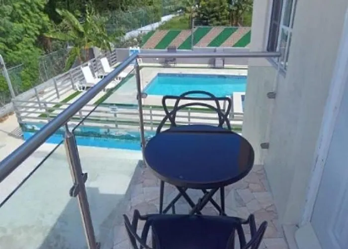 Mirando Place #8 ---beach Club Access, ,pool, Hottub, Gym,3 Lounges, #8 -airport 10 Mins *