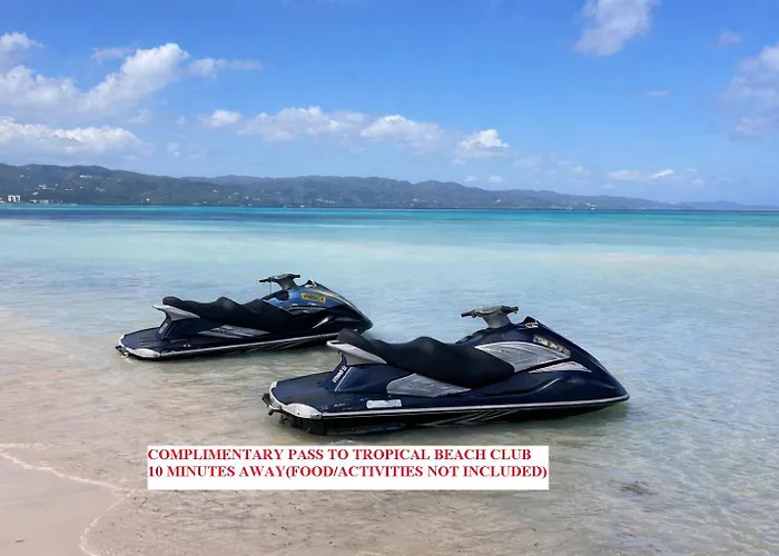 Mirando Place #8 ---beach Club Access, ,pool, Hottub, Gym,3 Lounges, #8 -airport 10 Mins Montego Bay